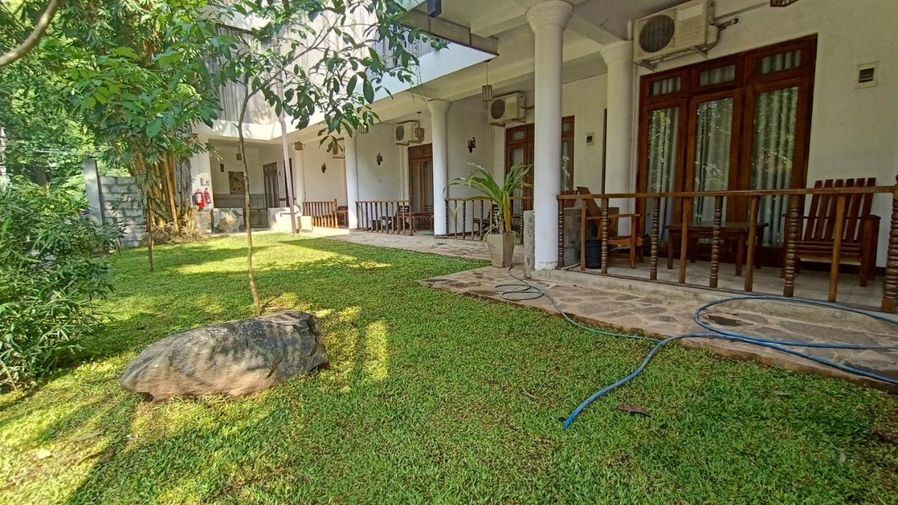 French Garden Kandy Exterior foto